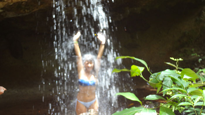 Fonte do Ceu In the picture, a woman is taking a refreshing bath in a water falling over a cave. The sound of the birds are very sweet and the green abound. She arrived there after a little hike from Morro de Sao Paulo. People that use to do the hike Morro-Gamboa use to make a stop there where you can refresh and eat something