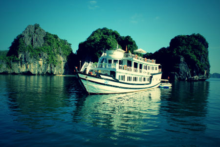 2 days cruise on Bai Tu Long Bay abroad the garden Bay Pes